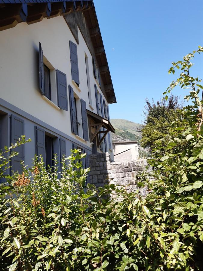 Chalet Du Doumet - Appart Luz Centre - Parking Et Garage Individuel Ferme - Draps Et Serviettes Inclus Люс-Сен-Совёр Экстерьер фото